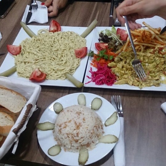 Foto tomada en Tarçın Cafe &amp; Patisserie  por Gl T. el 6/4/2014