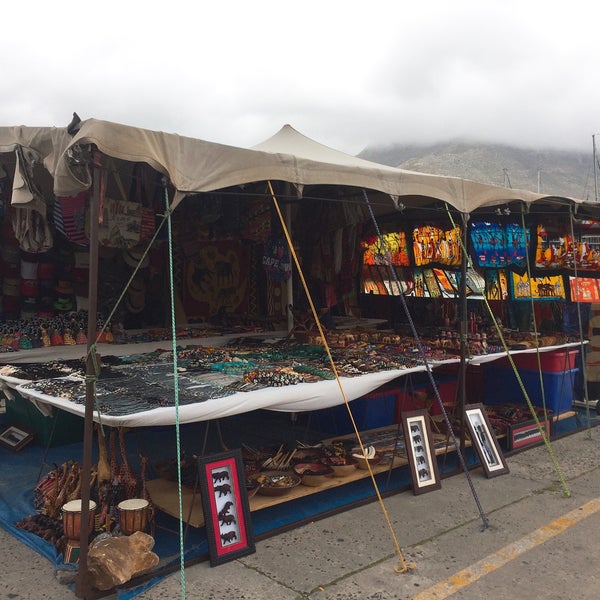 Foto tirada no(a) Bay Harbour Market por Ruth K. em 6/17/2018