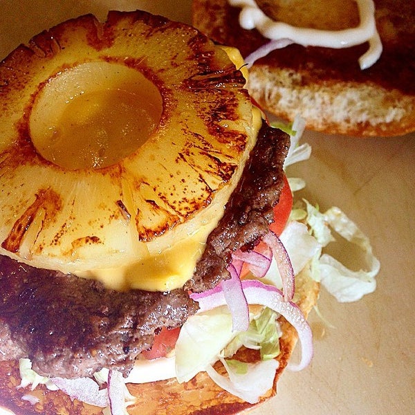 4/30/2015 tarihinde Kohala Burger &amp; Tacoziyaretçi tarafından Kohala Burger &amp; Taco'de çekilen fotoğraf