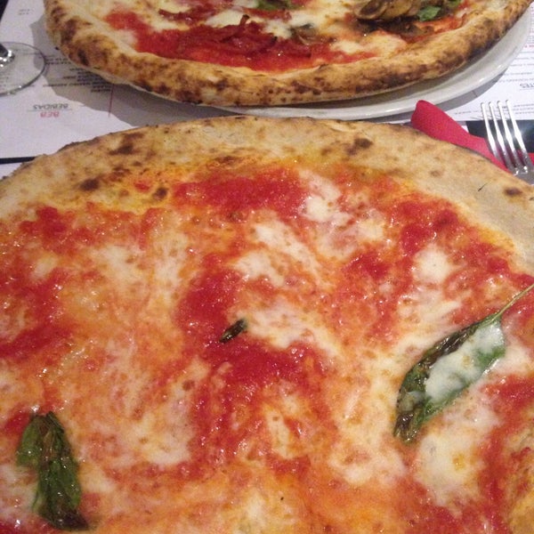 12/18/2015 tarihinde Maria A.ziyaretçi tarafından NAP Neapolitan Authentic Pizza'de çekilen fotoğraf