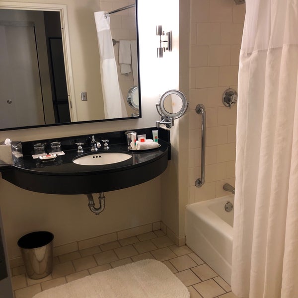 Foto tomada en Loews Philadelphia Hotel  por Jonathan U. el 5/22/2019