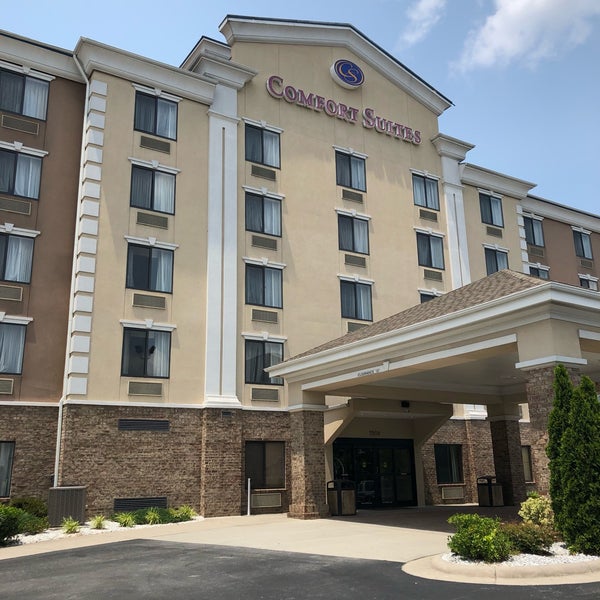 Comfort Suites Four Seasons 3308 Isler Ct