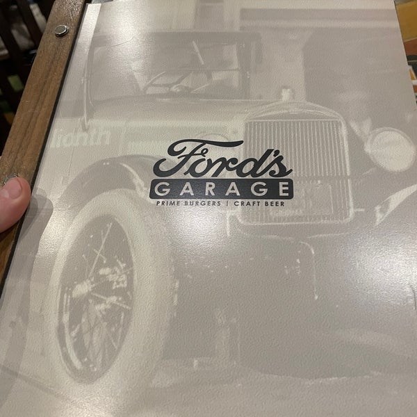 Foto tirada no(a) Ford&#39;s Garage por Jonathan U. em 12/5/2023