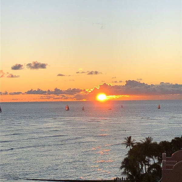 Снимок сделан в Outrigger Waikiki Beach Resort пользователем Jonathan U. 11/2/2019