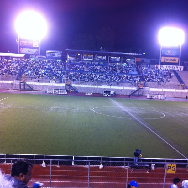 Снимок сделан в Estadio Cementos Progreso пользователем Jonathan C. 8/23/2013