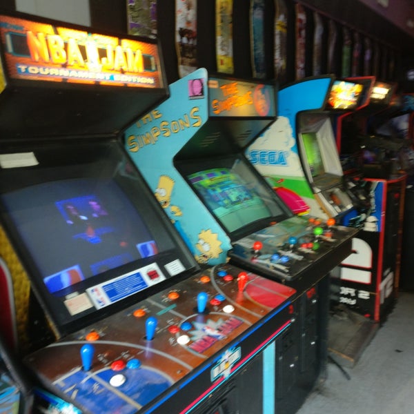 7/16/2018 tarihinde Amir B.ziyaretçi tarafından Two-Bit&#39;s Retro Arcade'de çekilen fotoğraf