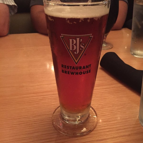 Photo taken at BJ&#39;s Restaurant &amp; Brewhouse by Nina K. on 10/2/2015