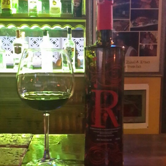 7/30/2014에 Nurgul G.님이 Winehouse Restaurant &amp; Bar에서 찍은 사진