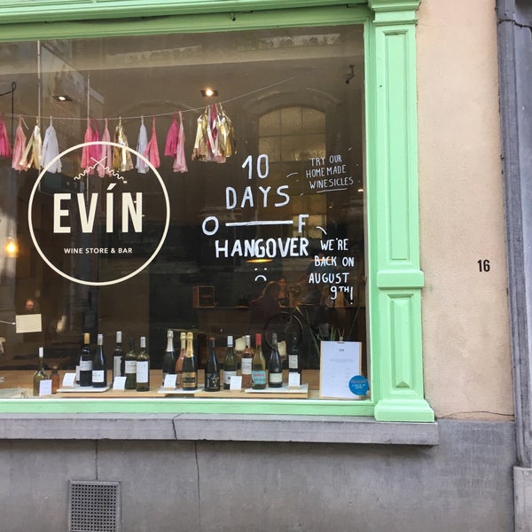 รูปภาพถ่ายที่ Evín Wine store &amp; bar โดย Laura D. เมื่อ 8/9/2016