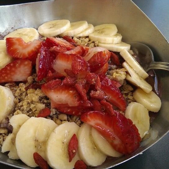 Photo taken at Vitality Bowls by ERIC V. on 4/26/2013