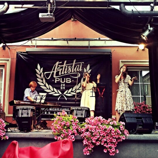 Das Foto wurde bei Artistai, live music pub von Kristina M. am 8/2/2014 aufgenommen