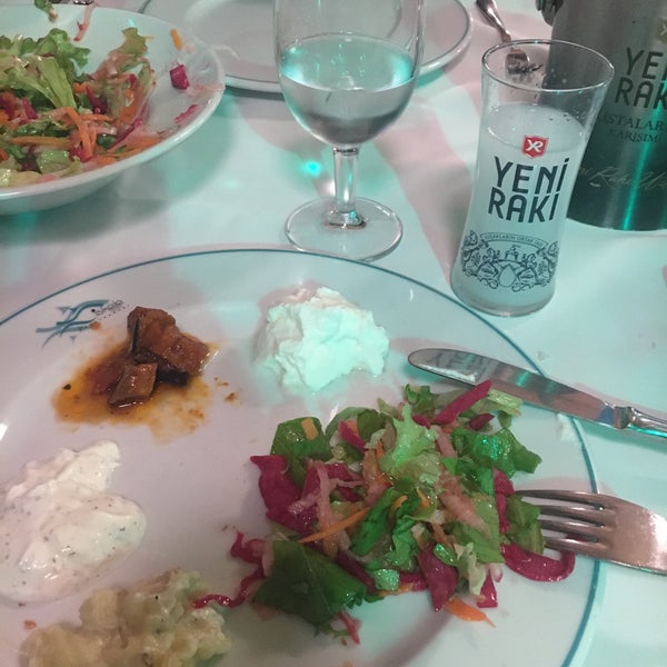 Foto scattata a Iskele Balik Restaurant da Can il 12/14/2019