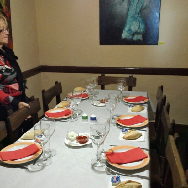 รูปภาพถ่ายที่ Restaurante El Empedrado โดย Miky F. เมื่อ 12/28/2013