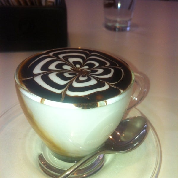 รูปภาพถ่ายที่ Caffè Letterario โดย yle c. เมื่อ 12/3/2013