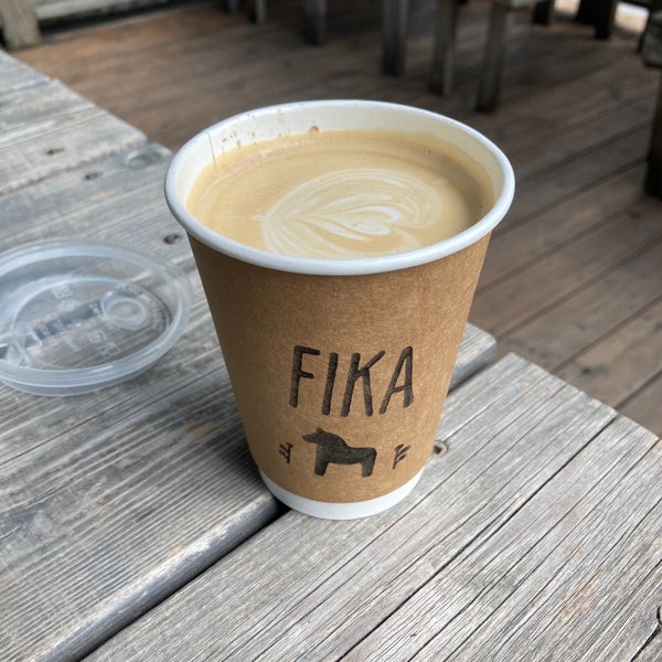 Foto tirada no(a) FIKA Cafe por Saad K. em 9/3/2021