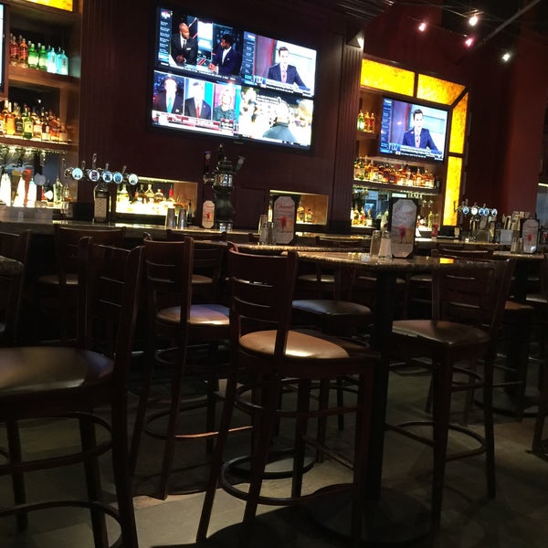 Photo taken at BJ&#39;s Restaurant &amp; Brewhouse by Diane C. on 11/20/2017