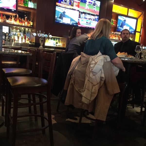 Photo taken at BJ&#39;s Restaurant &amp; Brewhouse by Diane C. on 10/20/2016