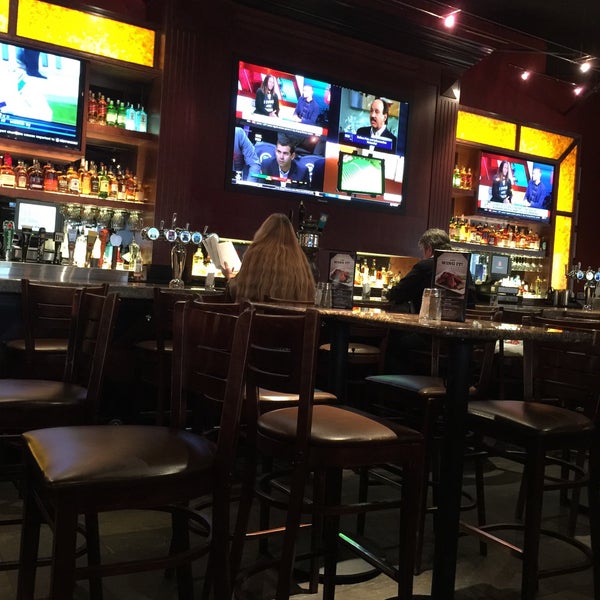 Photo taken at BJ&#39;s Restaurant &amp; Brewhouse by Diane C. on 11/7/2017