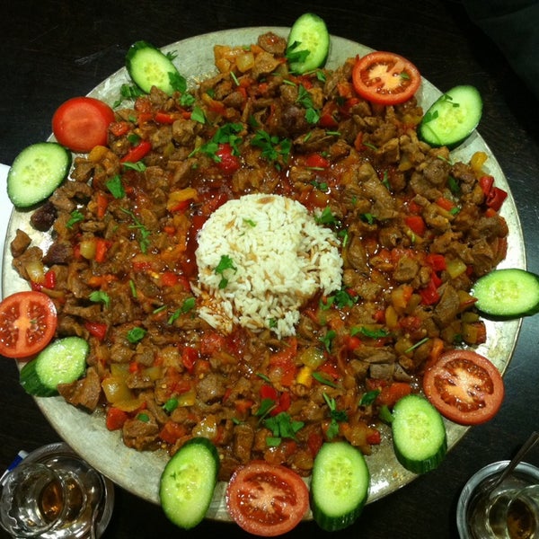Das Foto wurde bei Hünkar Beğendi Restaurant von Muhammet A. am 3/24/2014 aufgenommen