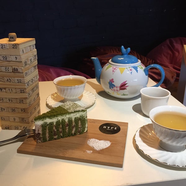 Cozy environment , wide selections of tea and delicious cake