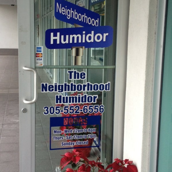 Снимок сделан в The Neighborhood Humidor пользователем Luis C. E. 1/7/2013