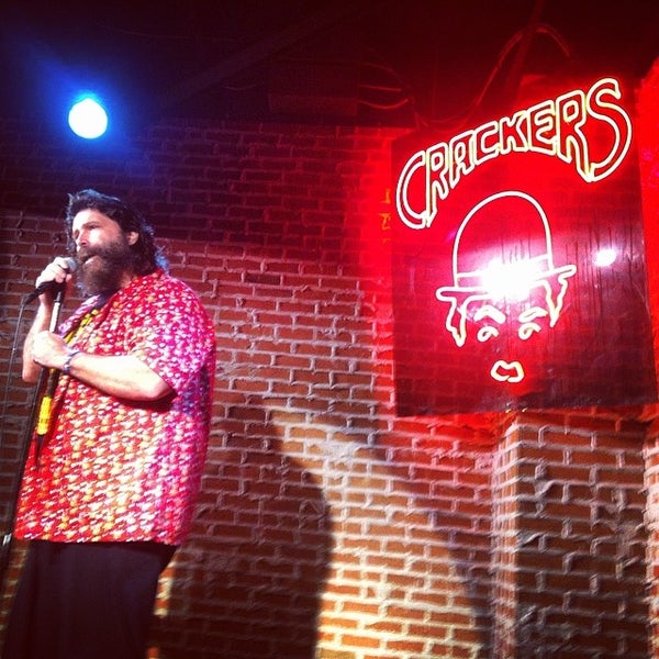 Photo prise au Crackers Comedy Club par Carter S. le4/25/2014