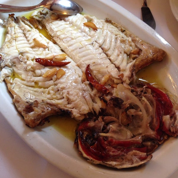 Foto diambil di Katxiña Restaurante oleh Aurea H. pada 8/11/2014