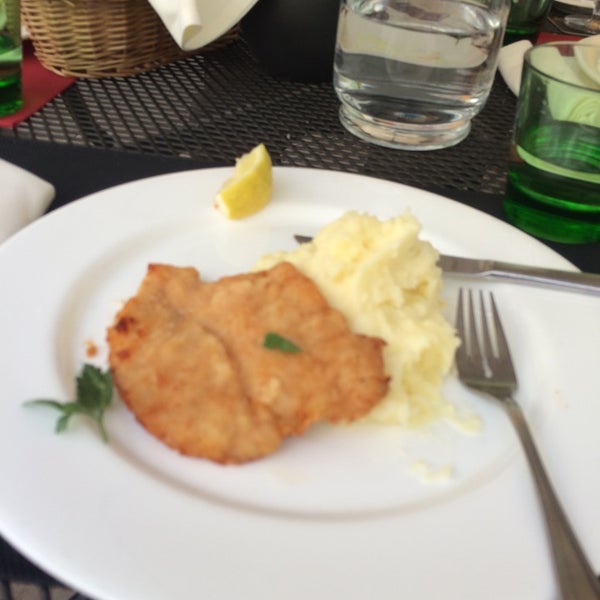 7/4/2014 tarihinde Zeynep I.ziyaretçi tarafından Platina Restaurant &amp; Garden'de çekilen fotoğraf