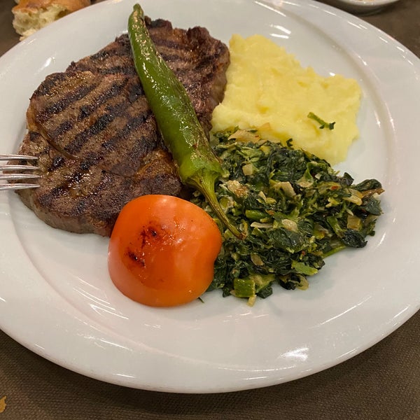 Foto scattata a Efendi Restaurant da Zeynep I. il 2/14/2022