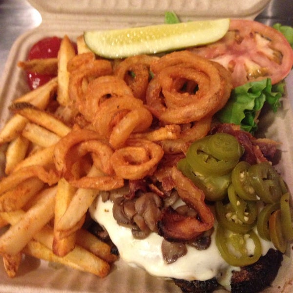 Das Foto wurde bei Burger Burger von Jimmy N. am 2/21/2014 aufgenommen