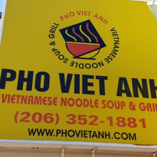 Снимок сделан в Pho Viet Anh пользователем Dion W. 7/27/2013