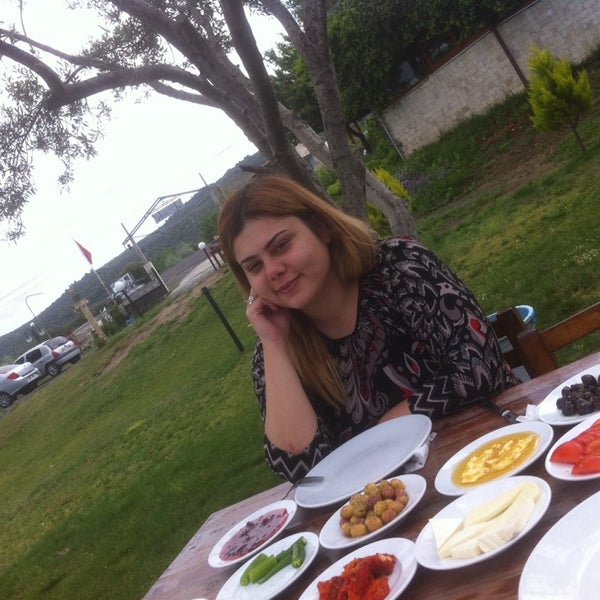 Das Foto wurde bei Limanpark Restaurant von Yalçın U. am 5/1/2014 aufgenommen