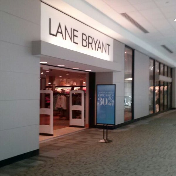 Top 43+ imagen armani exchange braintree mall Abzlocal.mx