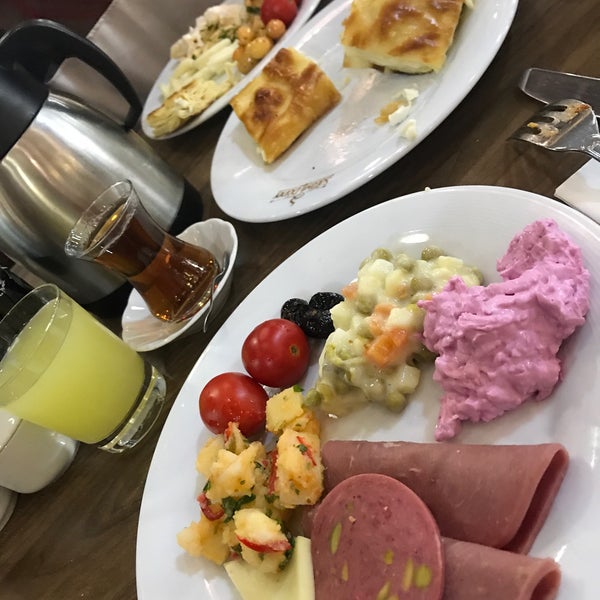 Photo taken at Saraylı Restoran by Esra B. on 10/4/2019