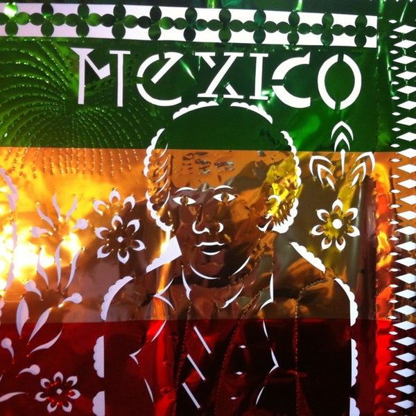 Das Foto wurde bei Tacos Chapultepec von Mariana S. am 6/22/2013 aufgenommen