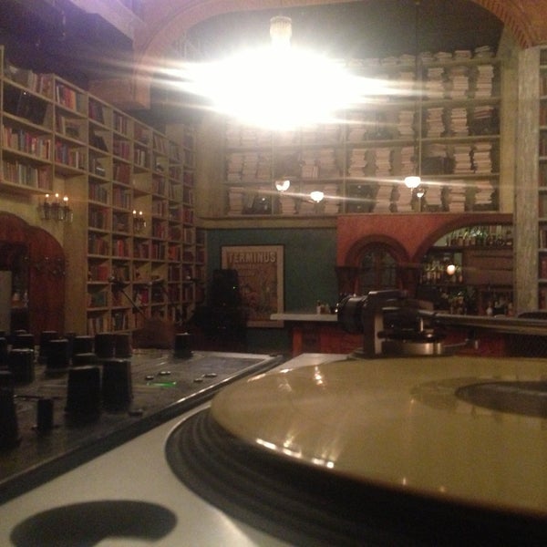 Снимок сделан в Hemingway&#39;s Lounge пользователем @djstubbs23 4/15/2013