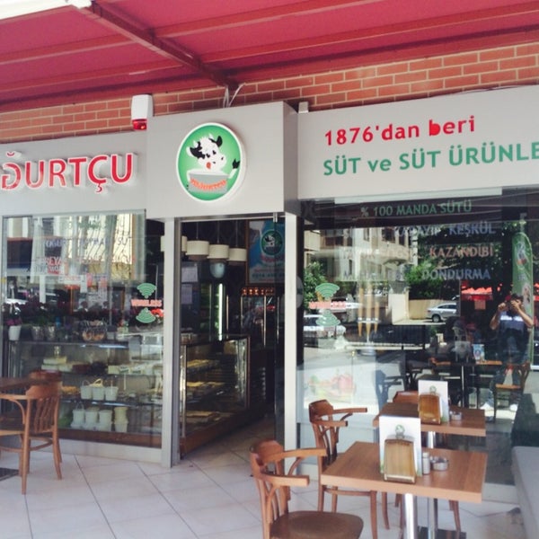 Das Foto wurde bei Gurme Yoğurtçu Süt ve Süt Ürünleri von Yasir Ö. am 6/30/2014 aufgenommen