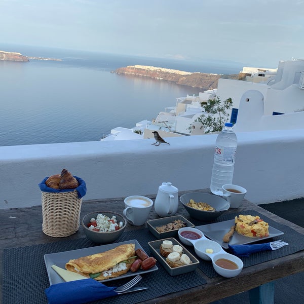 Foto scattata a Sophia Luxury Suites Santorini da Reem il 11/5/2019