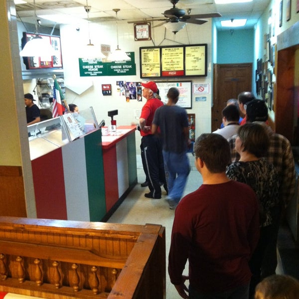 1/12/2013 tarihinde Shawn G.ziyaretçi tarafından Italian Pizzeria'de çekilen fotoğraf