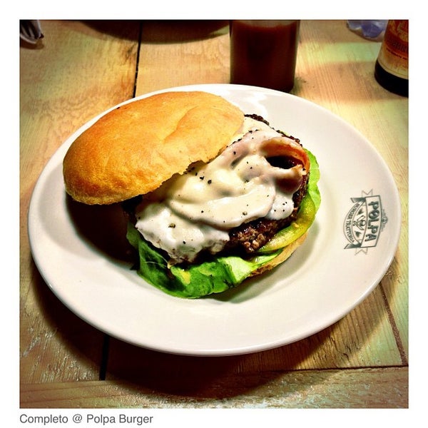 8/22/2013 tarihinde Francescoziyaretçi tarafından Polpa Burger Trattoria'de çekilen fotoğraf