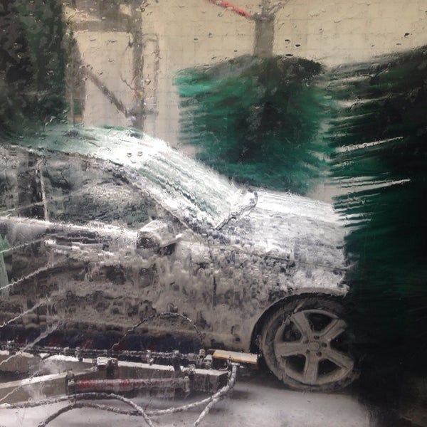 12/13/2013 tarihinde Just J.ziyaretçi tarafından Cactus Car Wash'de çekilen fotoğraf