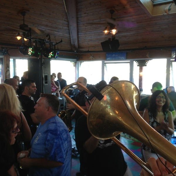 Foto scattata a Pelican&#39;s Nest Restaurant da Trever T. il 7/14/2014