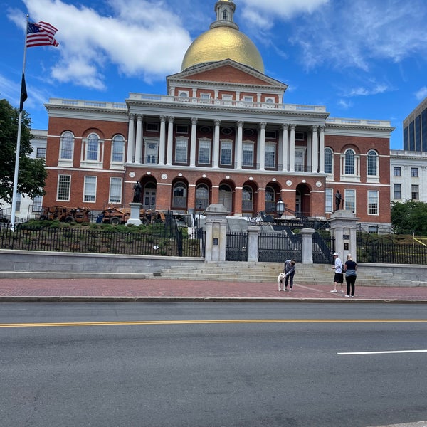 รูปภาพถ่ายที่ Massachusetts State House โดย Brad E. เมื่อ 6/18/2022