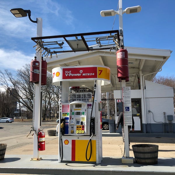 Shell Gas Station in Cambridge