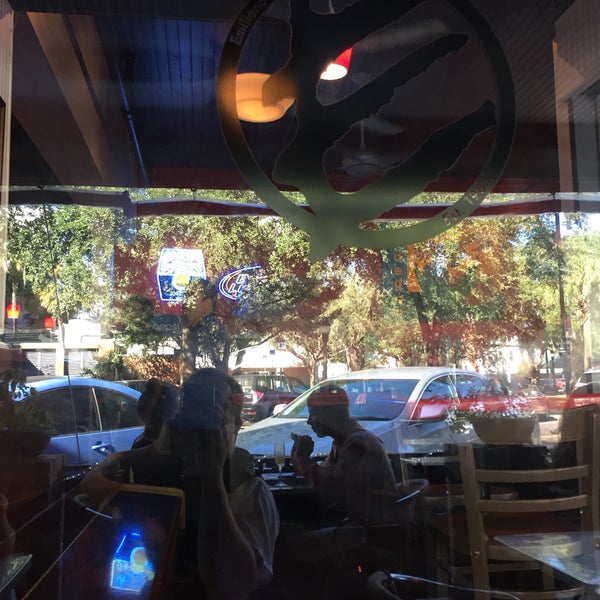 10/29/2016 tarihinde Todd V.ziyaretçi tarafından Emiliano&#39;s Cafe'de çekilen fotoğraf