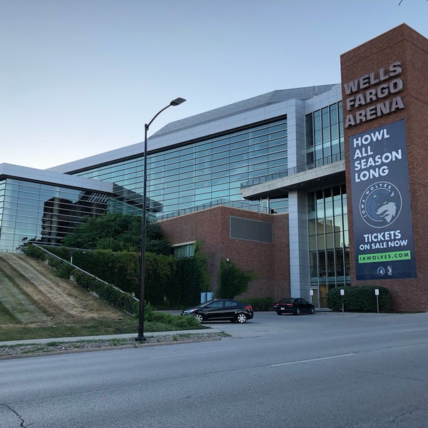 รูปภาพถ่ายที่ Wells Fargo Arena โดย Todd V. เมื่อ 7/21/2018