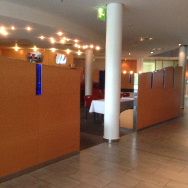 รูปภาพถ่ายที่ TRYP Düsseldorf Airport Hotel โดย Ahmet Ç. เมื่อ 6/19/2014