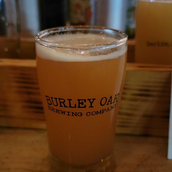 รูปภาพถ่ายที่ Burley Oak Brewing Company โดย Joe B. เมื่อ 6/12/2022