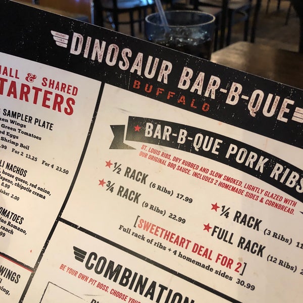 Foto scattata a Dinosaur Bar-B-Que da Maggie W. il 4/23/2018