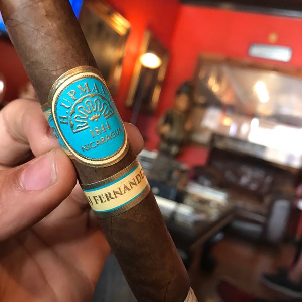 2/17/2018 tarihinde Jonathan M.ziyaretçi tarafından La Casa Del Tabaco Cigar Lounge'de çekilen fotoğraf
